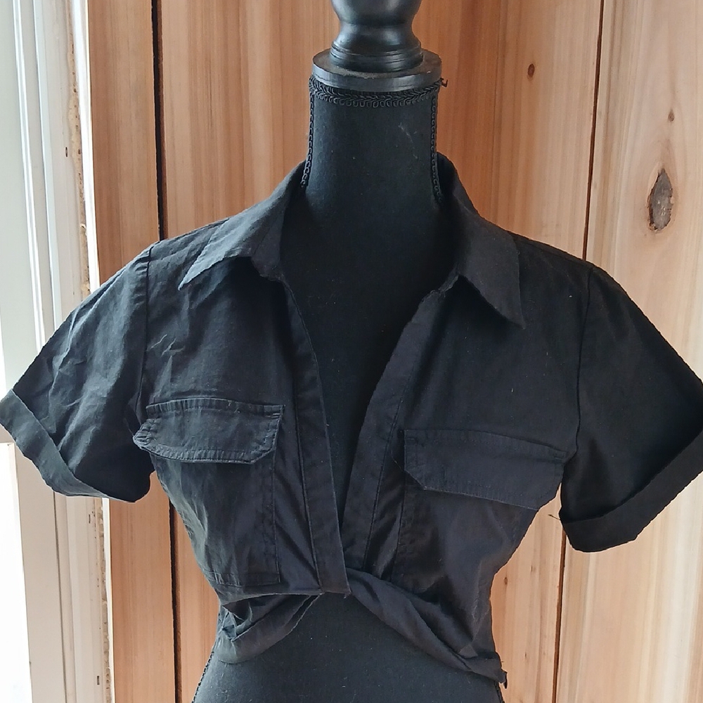 Forever 21 Black Short Sleeve Tie Front Crop Shirt